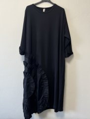 Šaty s aplikáciou  čierne